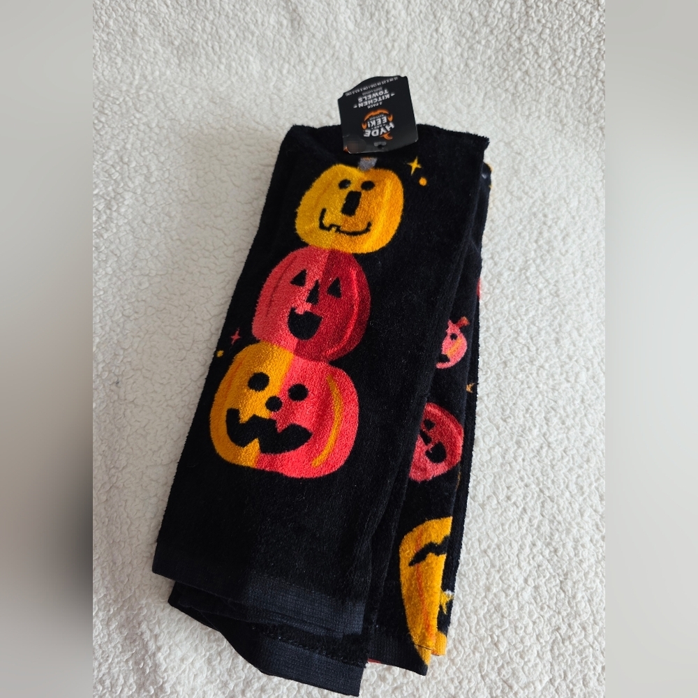 New Set 2 Black w 3 Stacked Orange Red Pumpkins Hand Towels Halloween Hyde & EEK - Picture 4 of 4